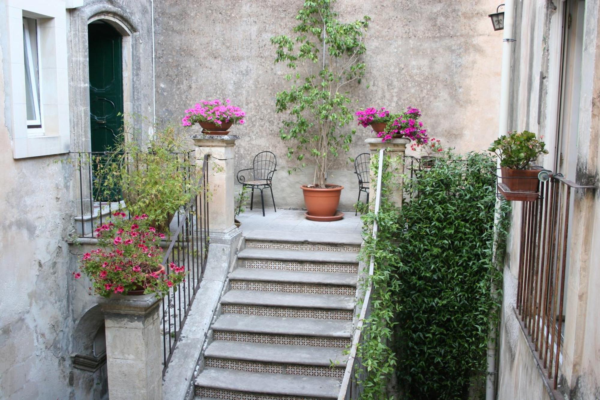Palazzo Il Cavaliere B&B De Charme Modica Extérieur photo